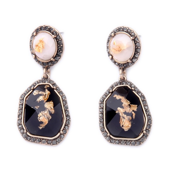 Boutique! Elegant Gold Leaf Crystal Drop Earrings - Picture 2 of 8
